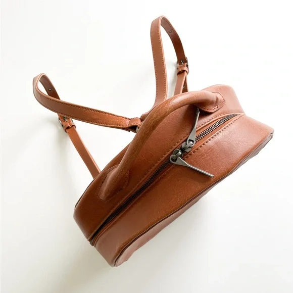 MATT & NAT Round Backpack - Picture 6 of 13